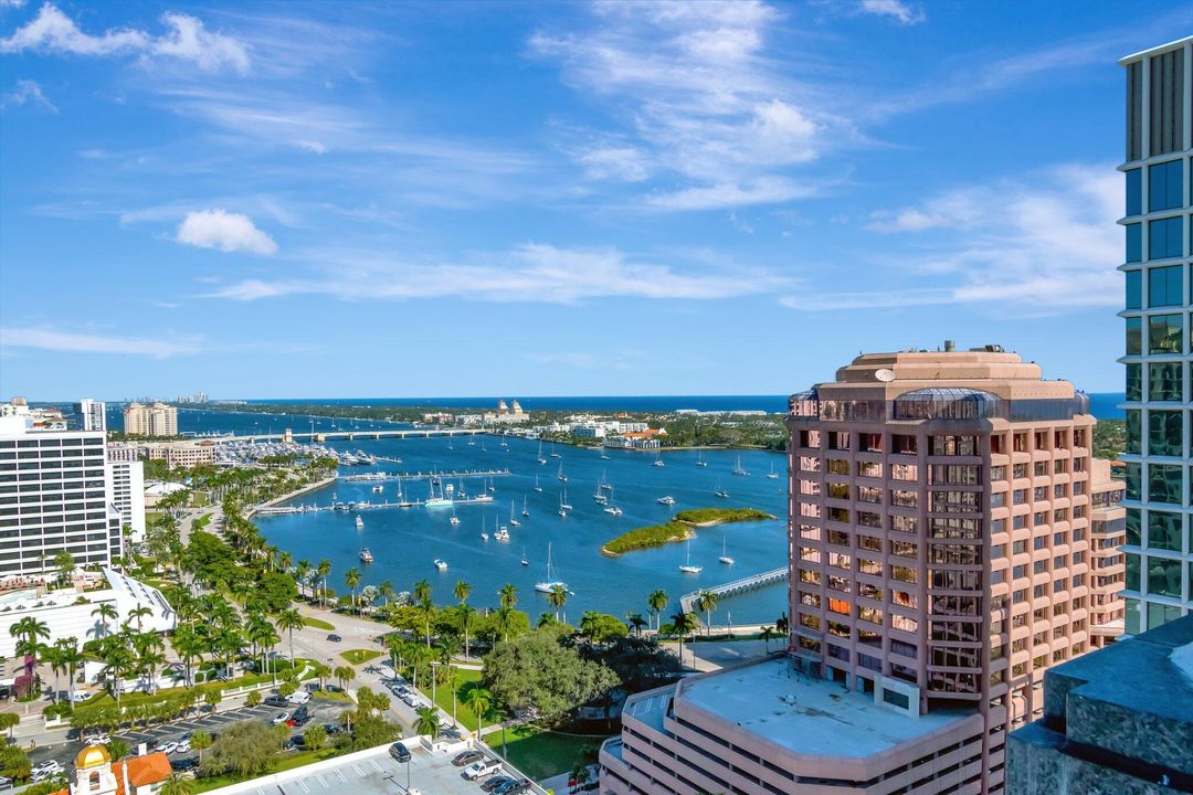 合同活跃: $2,850,000 (3 贝兹, 3 浴室, 2306 平方英尺)