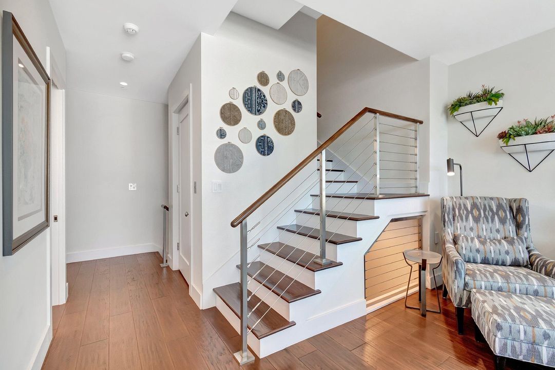 合同活跃: $2,850,000 (3 贝兹, 3 浴室, 2306 平方英尺)