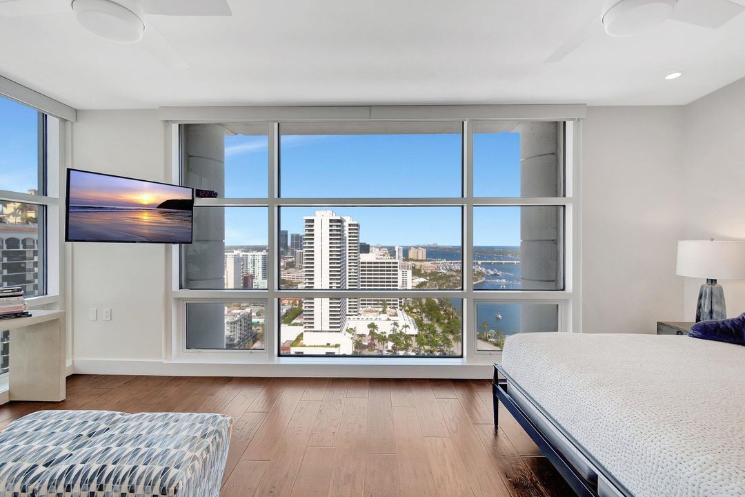 合同活跃: $2,850,000 (3 贝兹, 3 浴室, 2306 平方英尺)