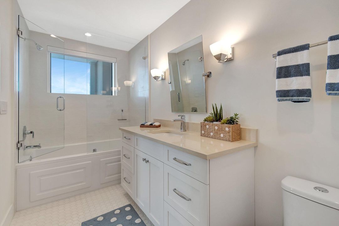 合同活跃: $2,850,000 (3 贝兹, 3 浴室, 2306 平方英尺)