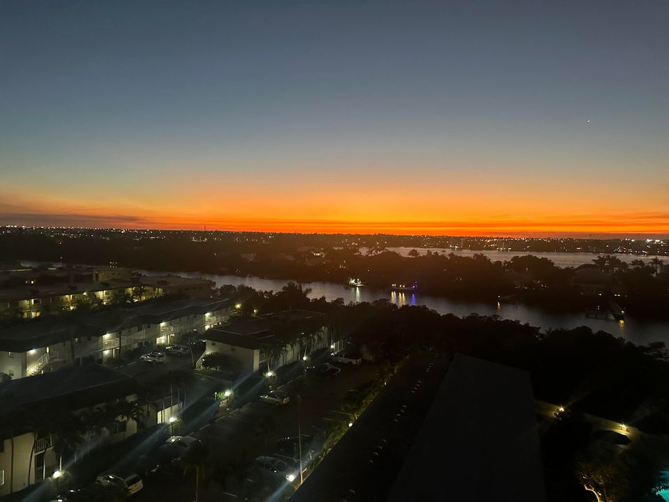 На продажу: $405,000 (2 спален, 2 ванн, 983 Квадратных фут)