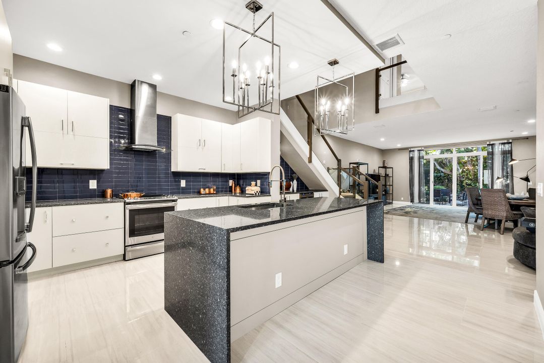 На продажу: $2,150,000 (3 спален, 2 ванн, 2317 Квадратных фут)