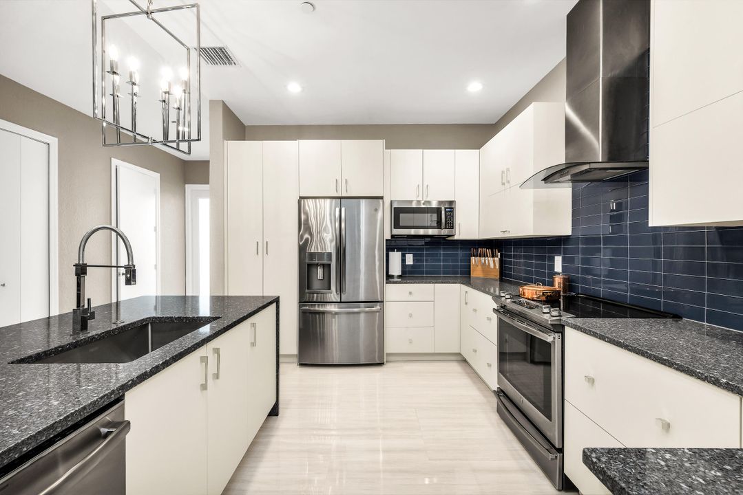 На продажу: $2,150,000 (3 спален, 2 ванн, 2317 Квадратных фут)