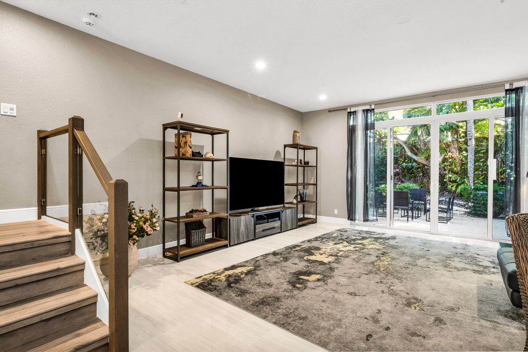 На продажу: $2,150,000 (3 спален, 2 ванн, 2317 Квадратных фут)