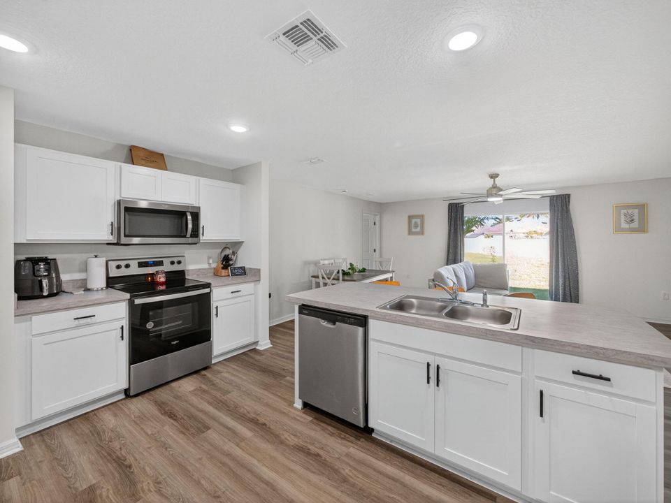Active With Contract: $420,000 (4 beds, 2 baths, 1806 Square Feet)