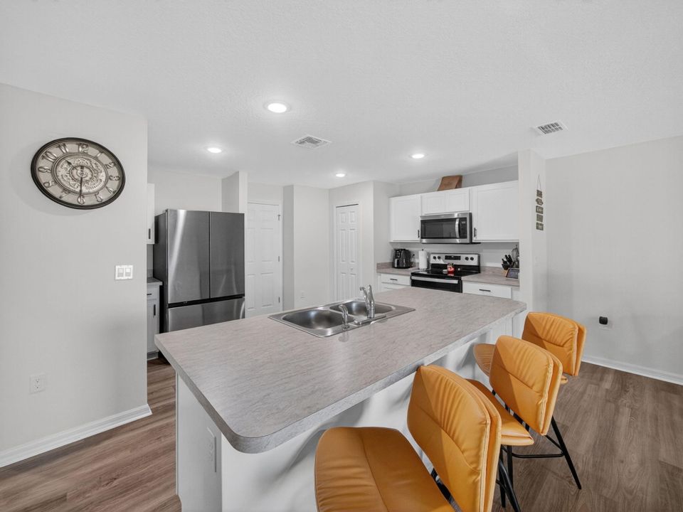 Active With Contract: $420,000 (4 beds, 2 baths, 1806 Square Feet)