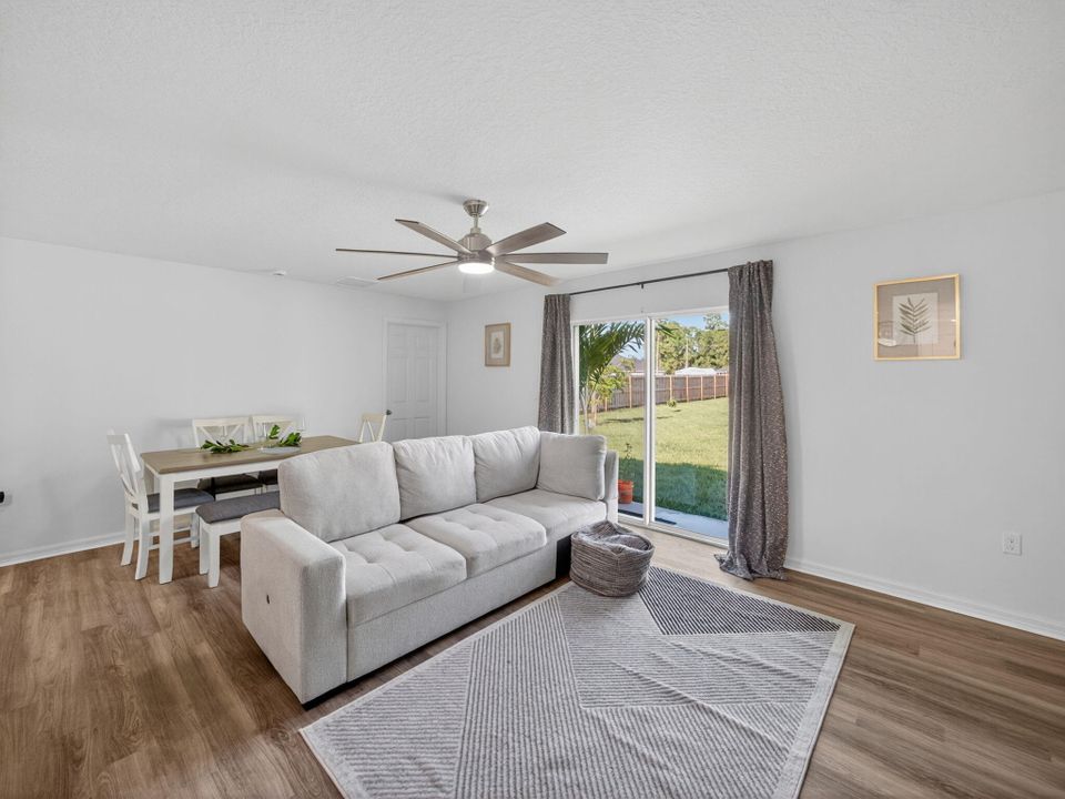 Active With Contract: $420,000 (4 beds, 2 baths, 1806 Square Feet)