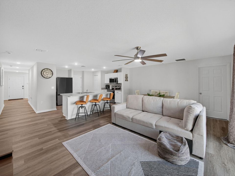 Active With Contract: $420,000 (4 beds, 2 baths, 1806 Square Feet)