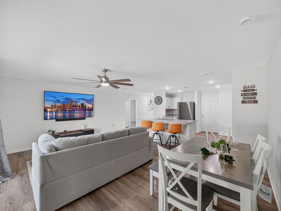 Active With Contract: $420,000 (4 beds, 2 baths, 1806 Square Feet)