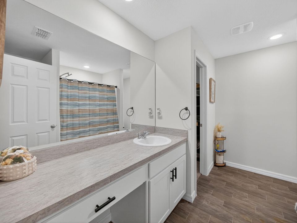 Active With Contract: $420,000 (4 beds, 2 baths, 1806 Square Feet)