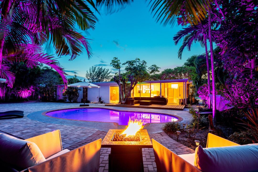 For Sale: $889,900 (6 beds, 3 baths, 2255 Square Feet)