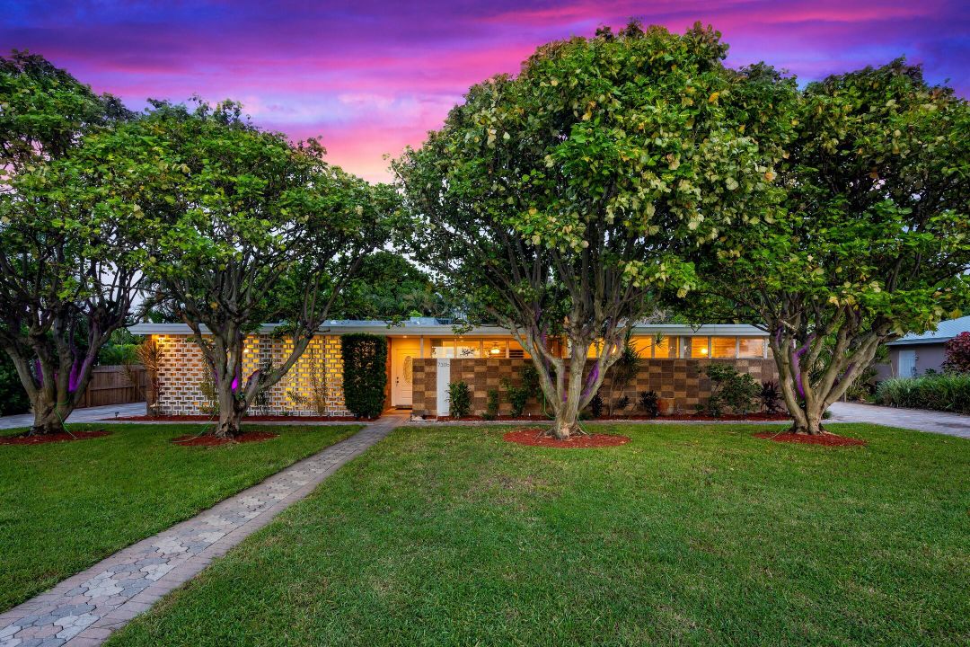 For Sale: $889,900 (6 beds, 3 baths, 2255 Square Feet)