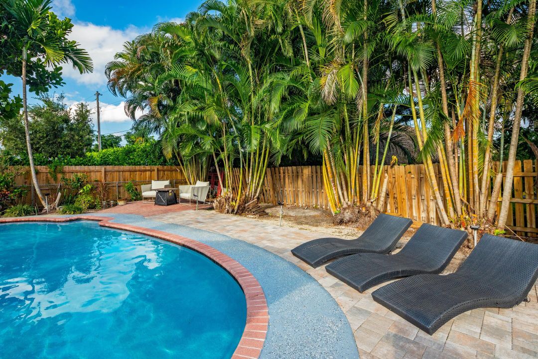 For Sale: $889,900 (6 beds, 3 baths, 2255 Square Feet)