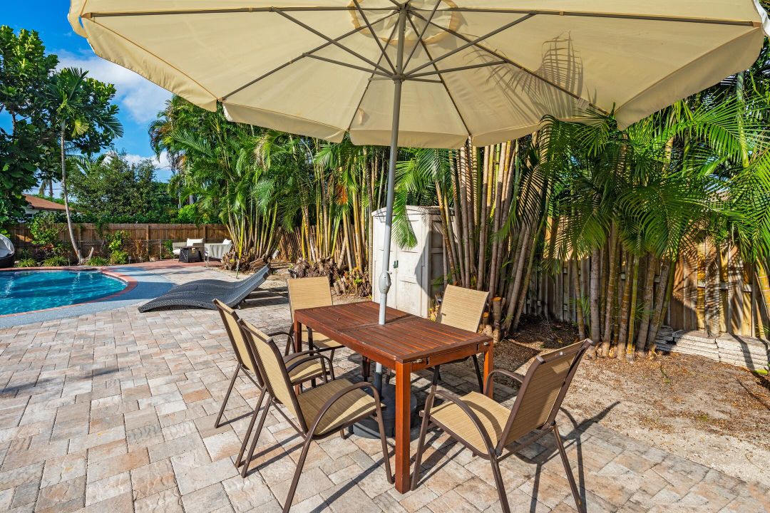 For Sale: $889,900 (6 beds, 3 baths, 2255 Square Feet)