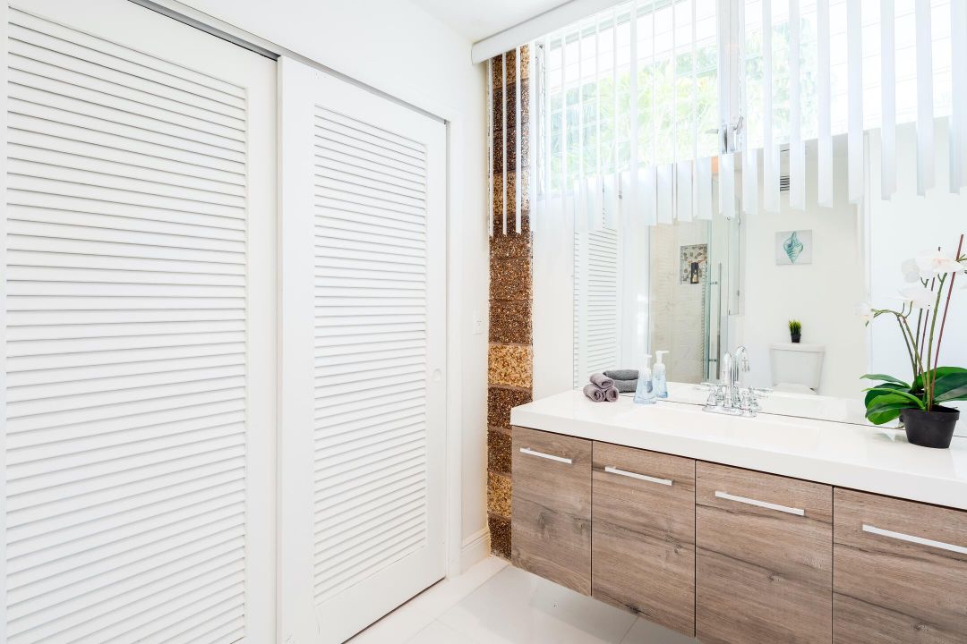 For Sale: $889,900 (6 beds, 3 baths, 2255 Square Feet)