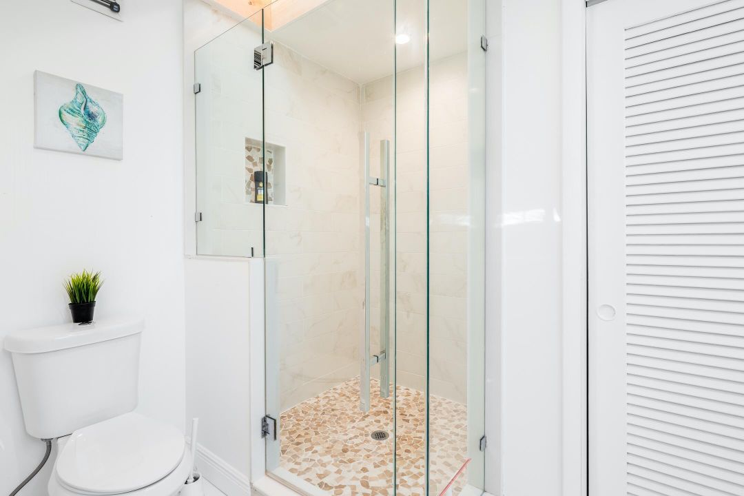 For Sale: $889,900 (6 beds, 3 baths, 2255 Square Feet)