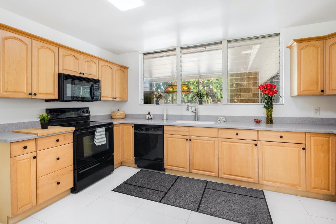 For Sale: $889,900 (6 beds, 3 baths, 2255 Square Feet)