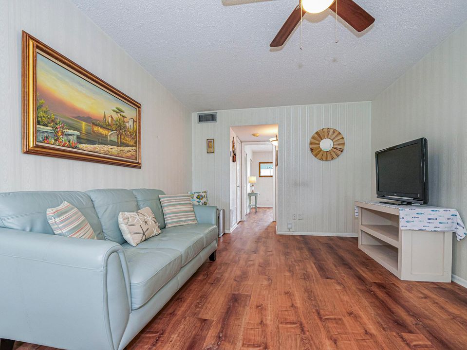 На продажу: $110,000 (1 спален, 1 ванн, 750 Квадратных фут)