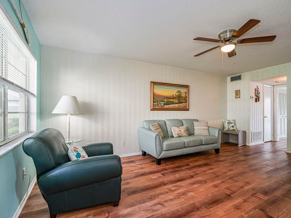 На продажу: $110,000 (1 спален, 1 ванн, 750 Квадратных фут)