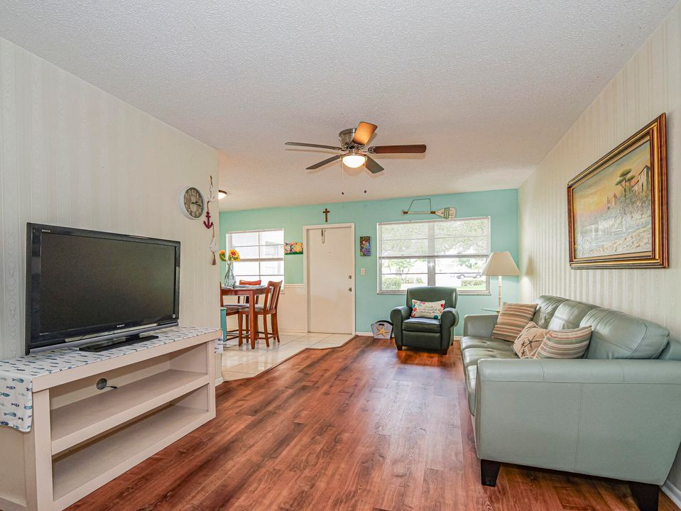 На продажу: $110,000 (1 спален, 1 ванн, 750 Квадратных фут)