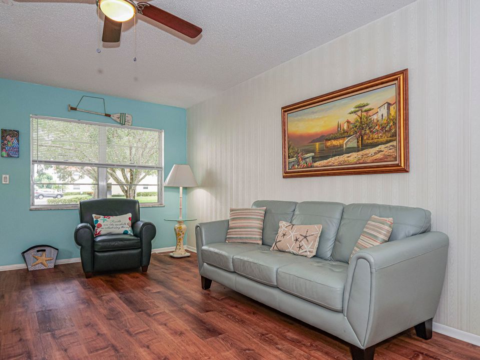 На продажу: $110,000 (1 спален, 1 ванн, 750 Квадратных фут)