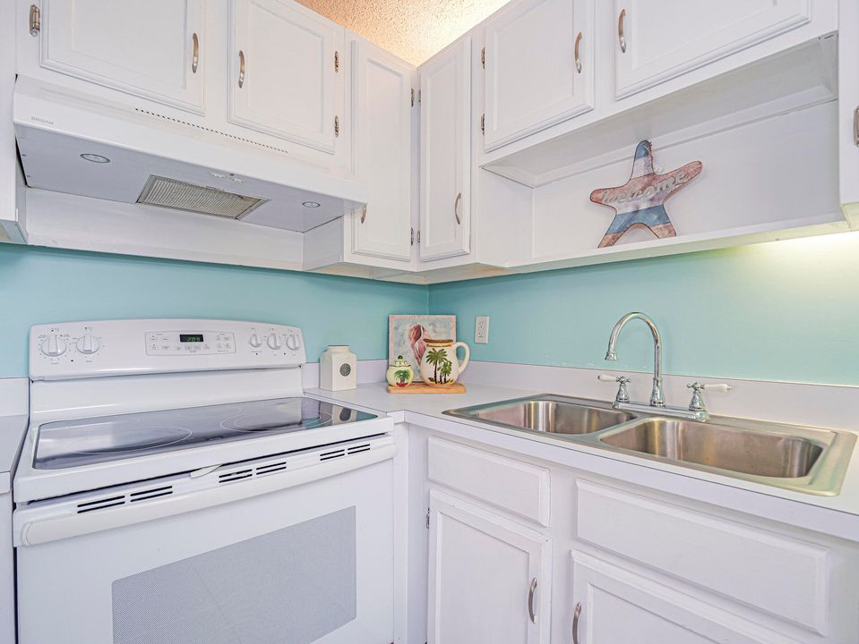 На продажу: $110,000 (1 спален, 1 ванн, 750 Квадратных фут)