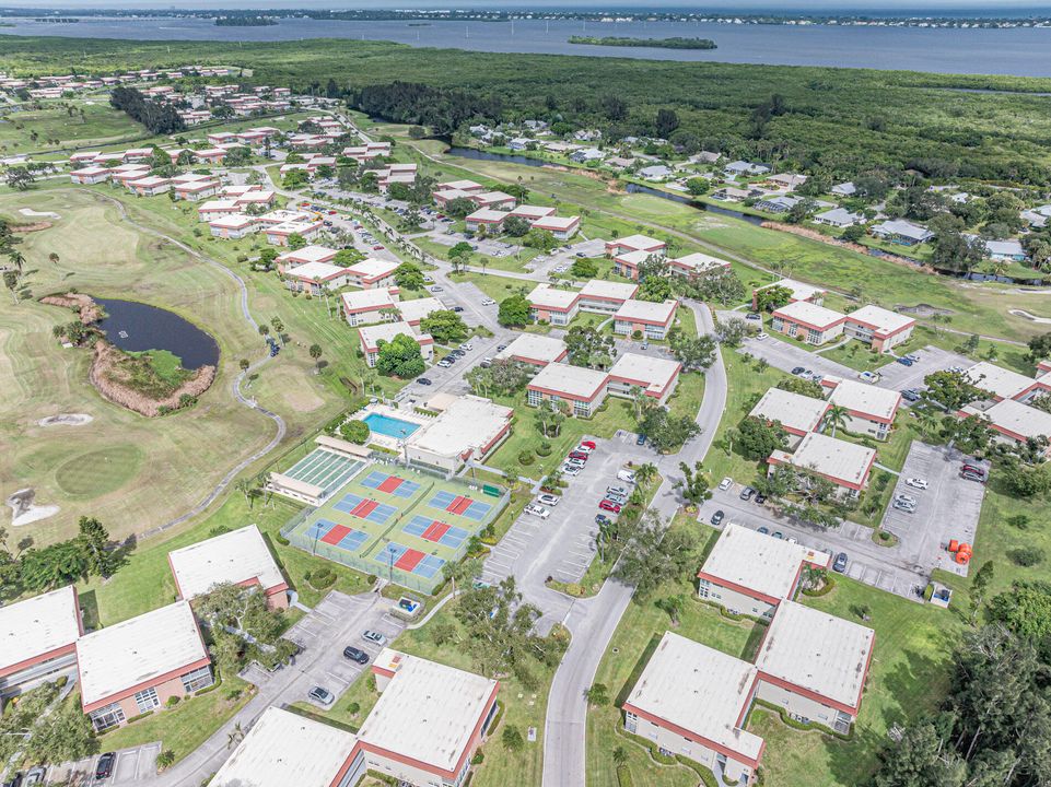 На продажу: $110,000 (1 спален, 1 ванн, 750 Квадратных фут)