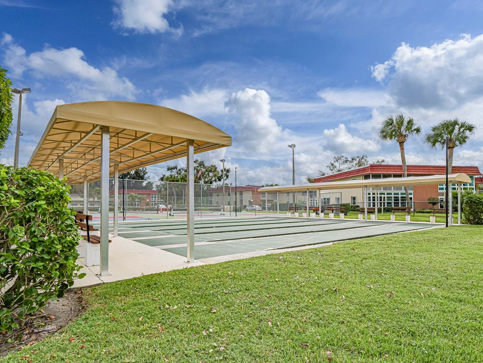 На продажу: $110,000 (1 спален, 1 ванн, 750 Квадратных фут)