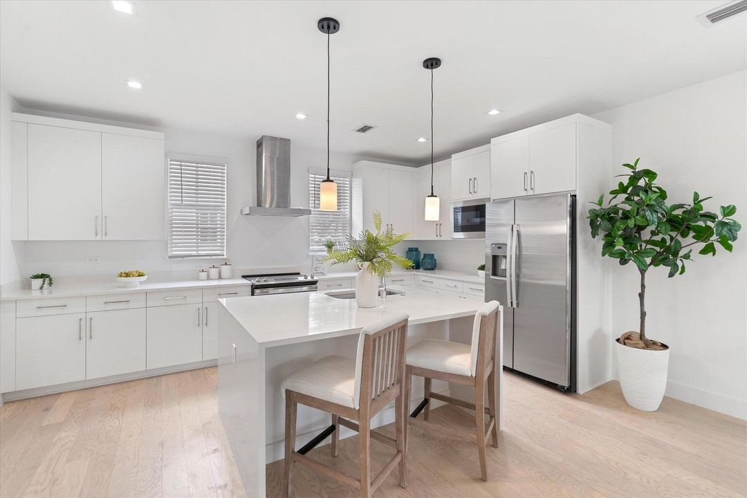 В аренду: $8,250 (3 спален, 3 ванн, 1880 Квадратных фут)