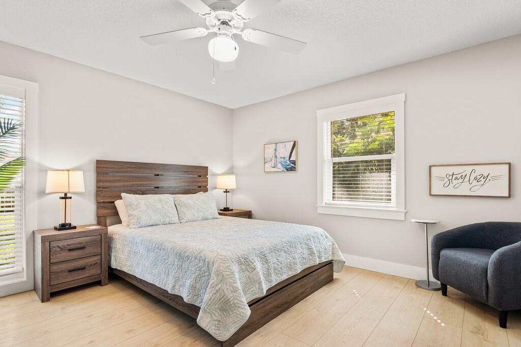 待售: $380,000 (2 贝兹, 2 浴室, 1072 平方英尺)