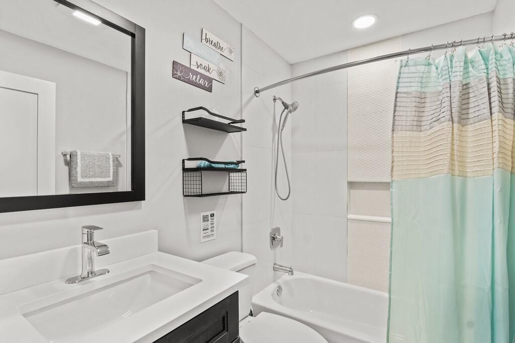 待售: $380,000 (2 贝兹, 2 浴室, 1072 平方英尺)