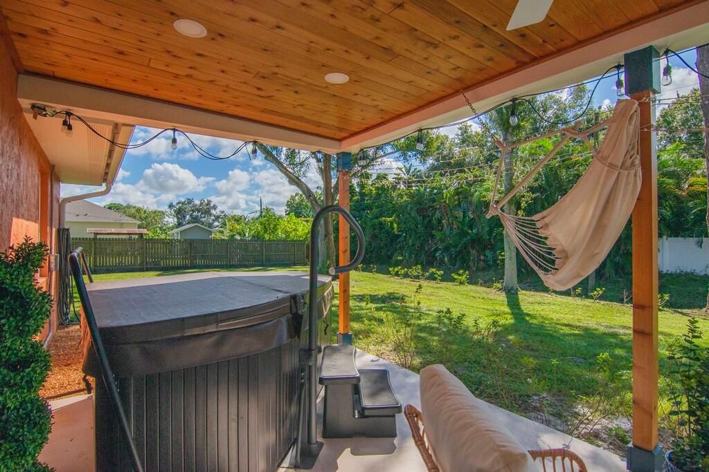 待售: $380,000 (2 贝兹, 2 浴室, 1072 平方英尺)