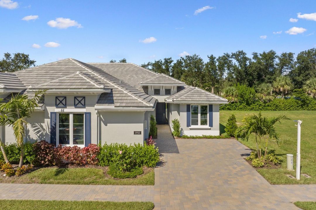 Vendido Recientemente: $895,000 (3 camas, 3 baños, 2244 Pies cuadrados)