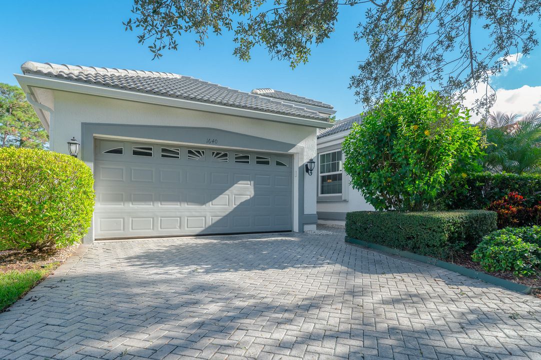 合同活跃: $499,900 (3 贝兹, 2 浴室, 1986 平方英尺)