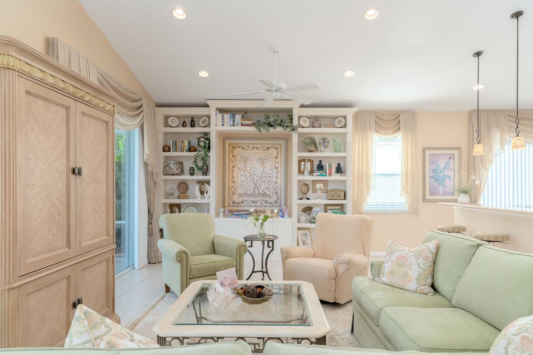 合同活跃: $499,900 (3 贝兹, 2 浴室, 1986 平方英尺)