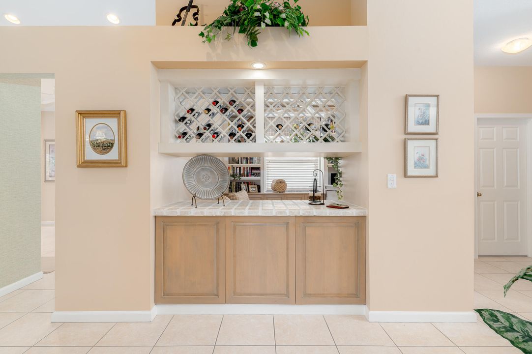 合同活跃: $499,900 (3 贝兹, 2 浴室, 1986 平方英尺)