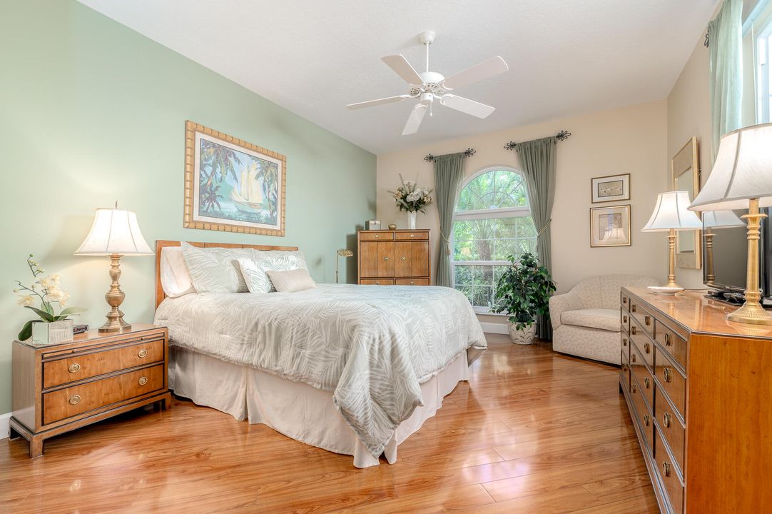 合同活跃: $499,900 (3 贝兹, 2 浴室, 1986 平方英尺)