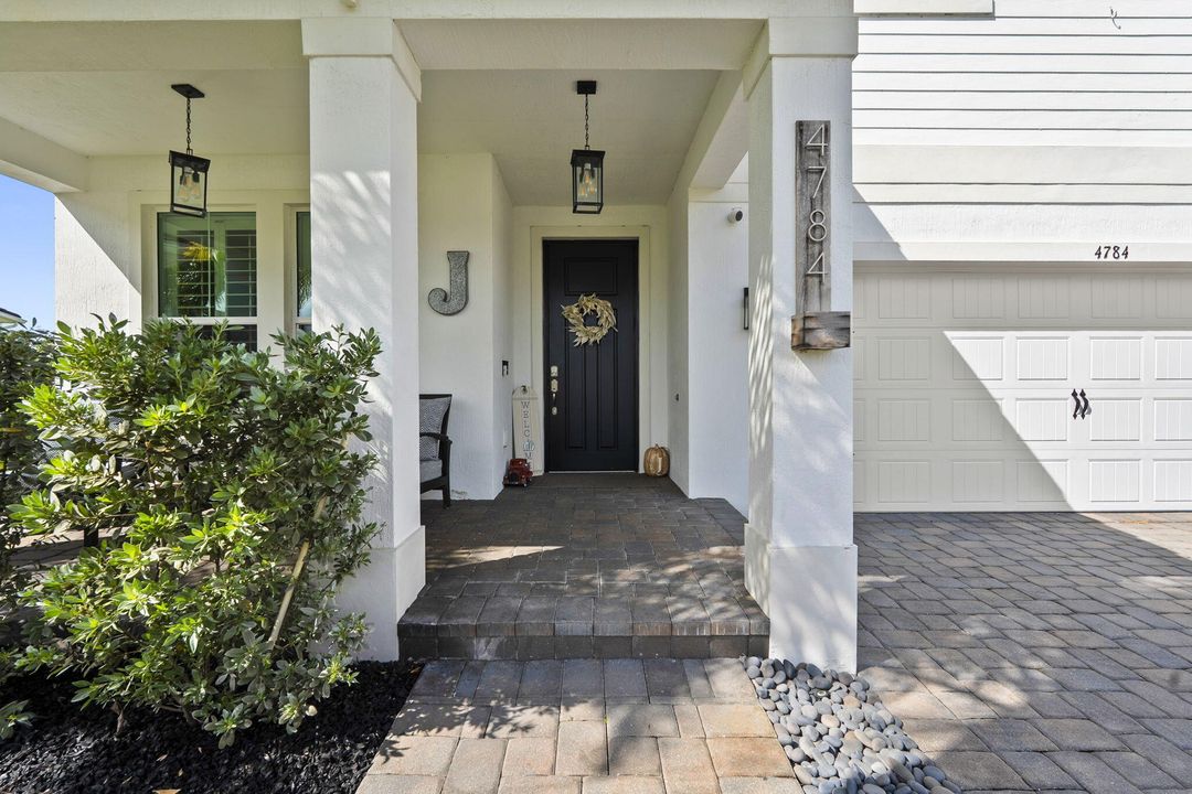 For Sale: $1,249,000 (5 beds, 2 baths, 3271 Square Feet)