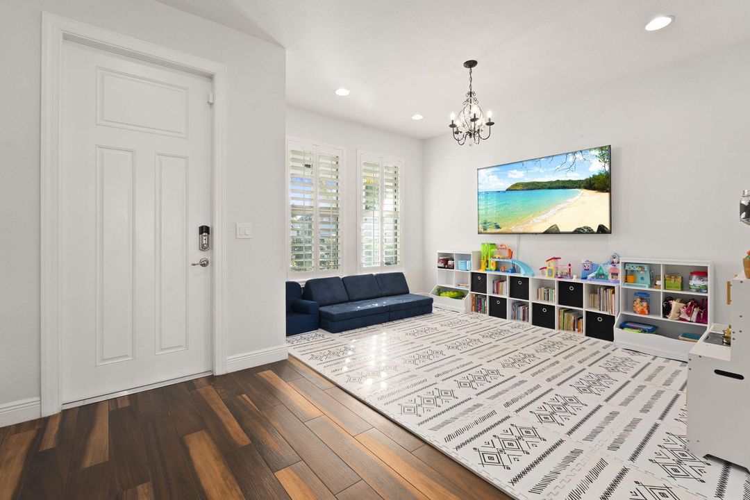 For Sale: $1,249,000 (5 beds, 2 baths, 3271 Square Feet)