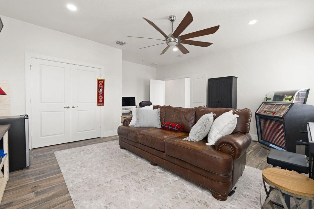 For Sale: $1,249,000 (5 beds, 2 baths, 3271 Square Feet)