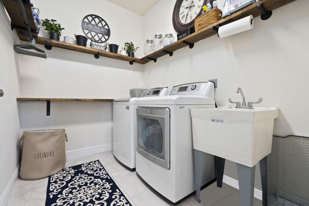 For Sale: $1,249,000 (5 beds, 2 baths, 3271 Square Feet)