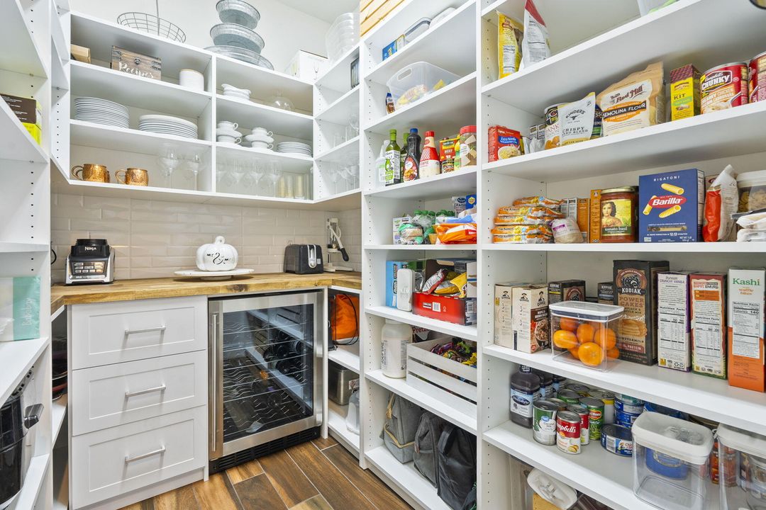 For Sale: $1,249,000 (5 beds, 2 baths, 3271 Square Feet)