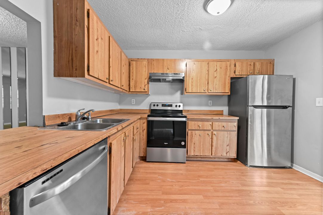 На продажу: $310,000 (2 спален, 2 ванн, 1438 Квадратных фут)