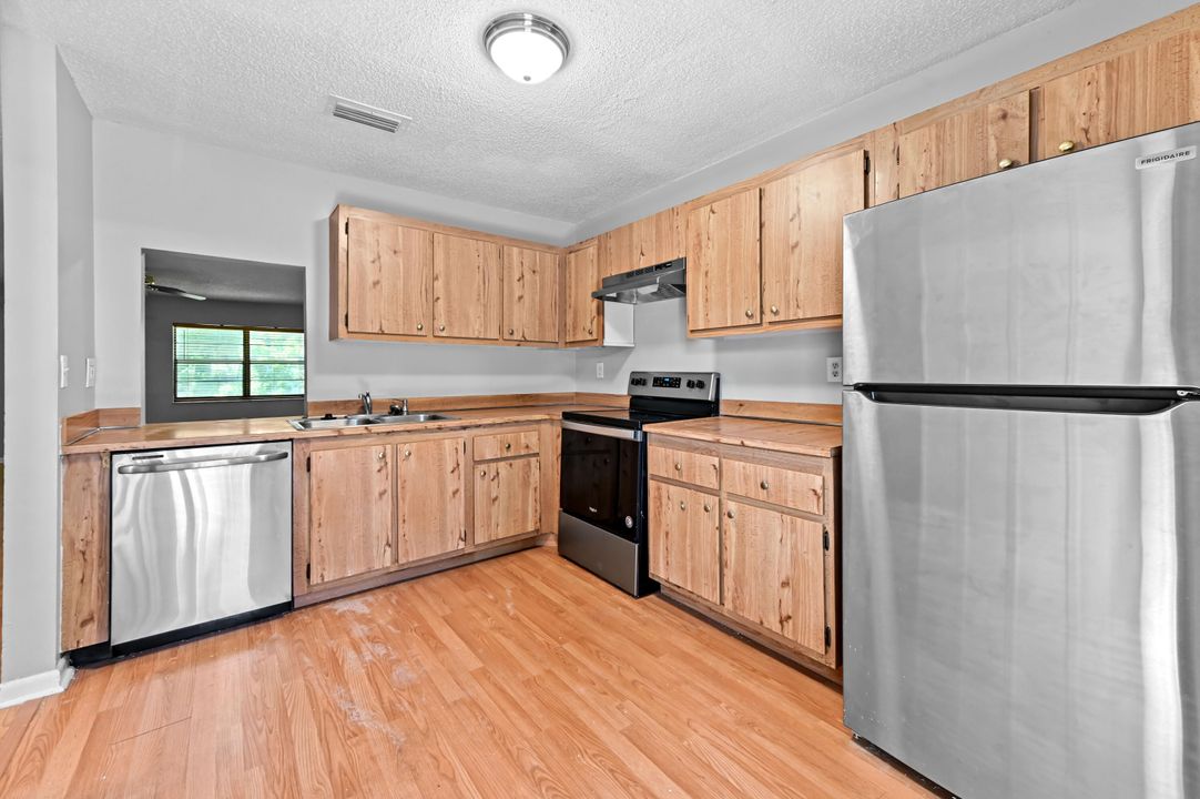 На продажу: $310,000 (2 спален, 2 ванн, 1438 Квадратных фут)