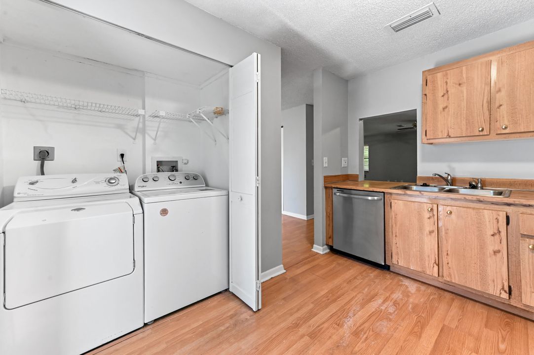 На продажу: $310,000 (2 спален, 2 ванн, 1438 Квадратных фут)