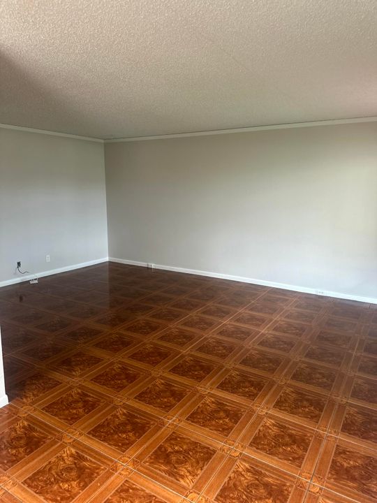 合同活跃: $115,000 (2 贝兹, 1 浴室, 798 平方英尺)