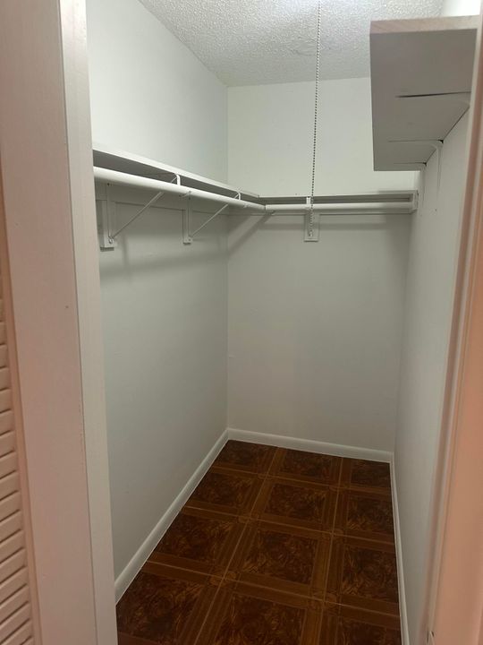 合同活跃: $115,000 (2 贝兹, 1 浴室, 798 平方英尺)