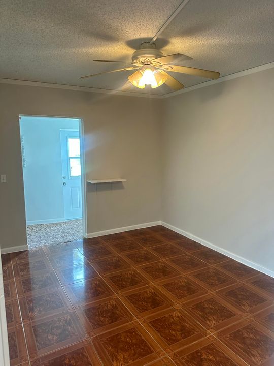 合同活跃: $115,000 (2 贝兹, 1 浴室, 798 平方英尺)