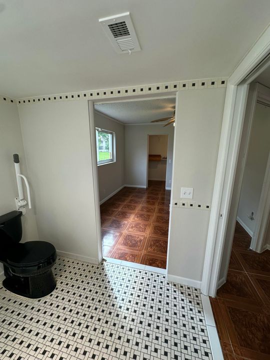 合同活跃: $115,000 (2 贝兹, 1 浴室, 798 平方英尺)