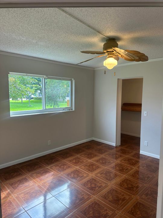 合同活跃: $115,000 (2 贝兹, 1 浴室, 798 平方英尺)